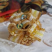 Anello Sunflower Gold Haute-Couture ricamato con perline placcate oro 24 carati e cristalli Swarovski 